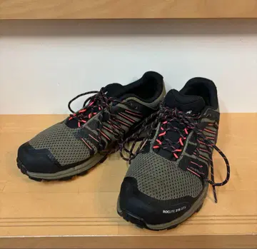 새상품급 이노베이트 INOV-8 고어텍스 트레일 러닝 신발 22.5cm