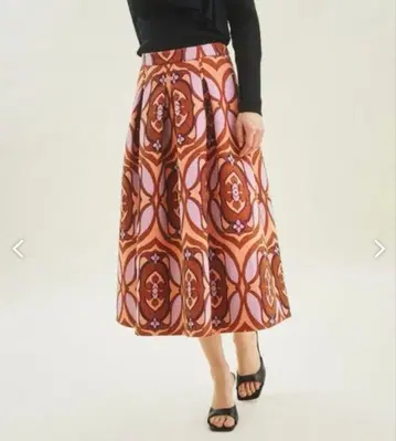 그레이스 콘티넨탈 라메 자카드 턱 스커트