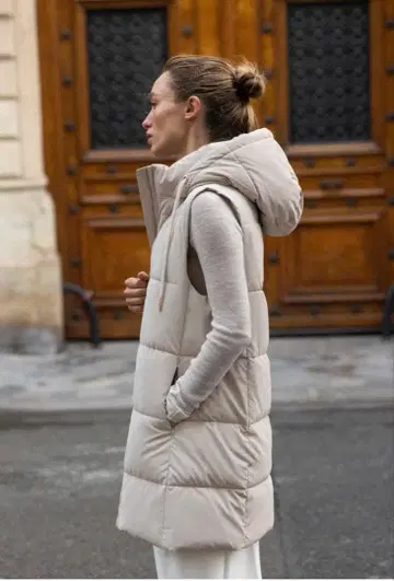 ZARA 후드 부착 다운 베스트 에크루