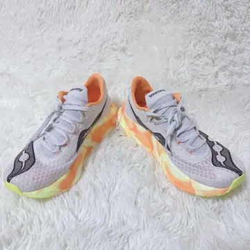 써코니 엔도르핀 프로 4 (25.5cm)