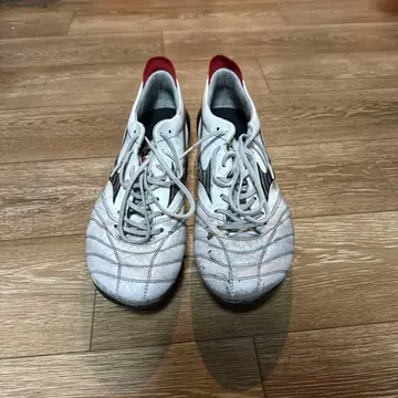 모렐리아 네오 4 축구화 화이트/레드 할인 협상 OK!