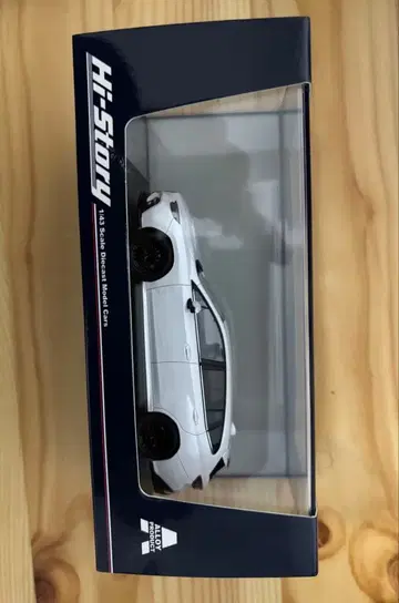 스바루 레보그 STI Sport 1/43 스케일 미니카