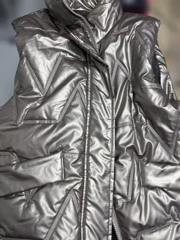 실버 다운 자켓 지오메트릭 디자인