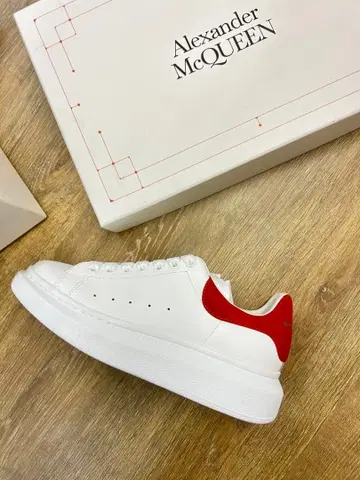 Alexander McQueen 화이트/레드 스니커즈