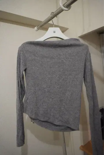 ZARA 원 숄더 상의 [ 정가 약 5,000엔 ]