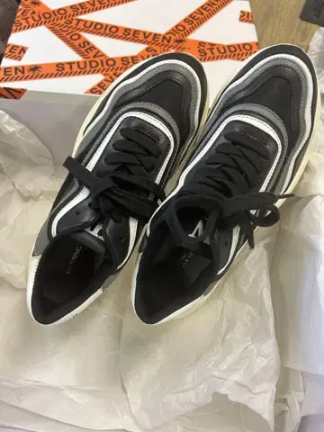 STUDIO SEVEN 스니커즈 블랙/화이트
