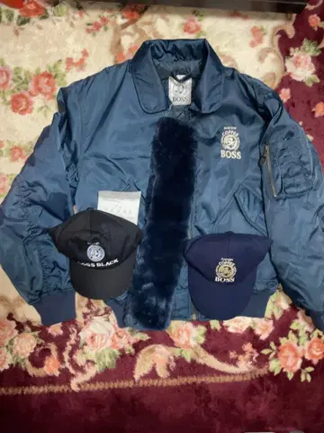 미사용 BOSS 캡 2개 & 퍼 달린 점퍼 3점 묶음 판매