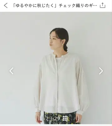 [ 북유럽, ] 체크 짜임 개더 블라우스 아이보리