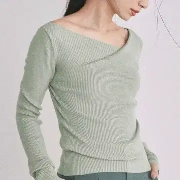 [ 새상품급 ] 드레이프 데콜테 리브 니트 FRAY I.D