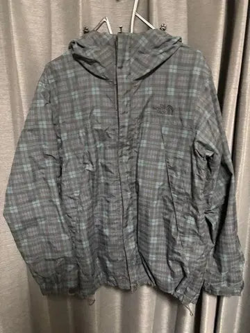 THE NORTH FACE 체크 무늬 마운틴 파카 S 사이즈
