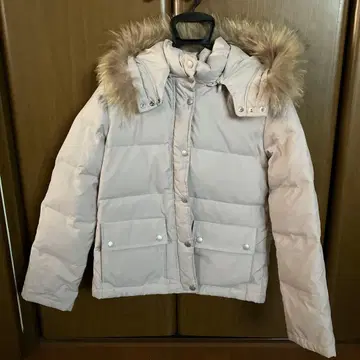 [ 새상품급 ] 퍼 달린 다운 자켓 핑크 베이지