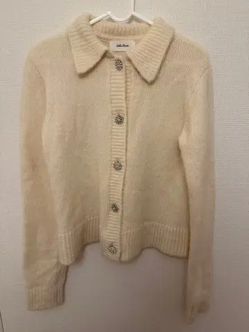 비쥬 버튼 폴로 니트 가디건