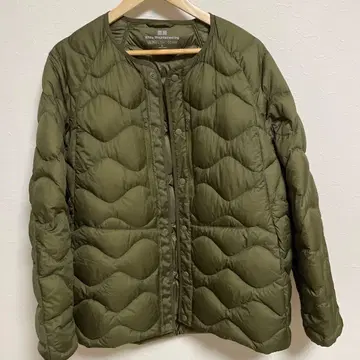 UNIQLO 화이트 마운티니어링 다운 XL