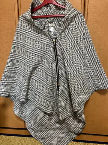 axes femme 체크 무늬 판초