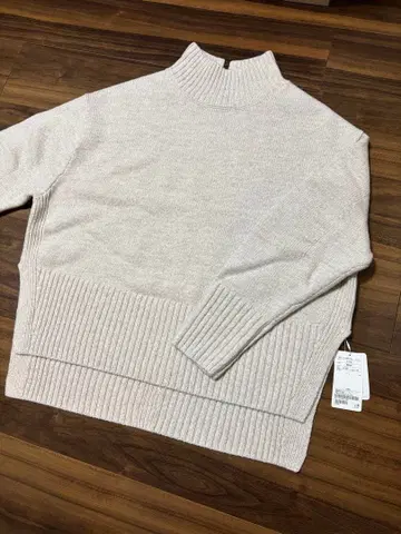 미사용 새상품 그린 라벨 하이넥 울 니트 스웨터