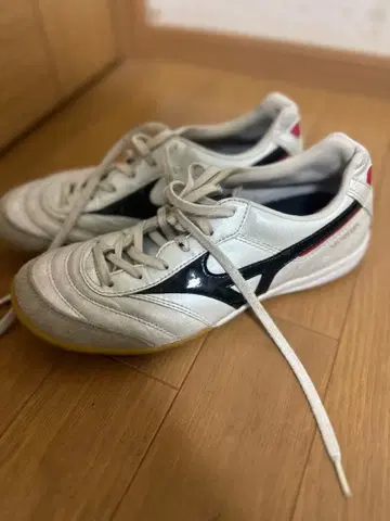 Mizuno 풋살화 화이트/블랙 모렐리아