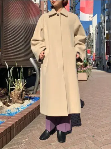 뷰티 앤 유스 베이지 롱 코트