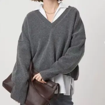 새상품 conte 울 V넥 니트