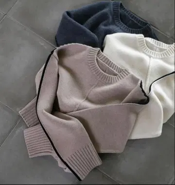 LOHEN 화이트 긴팔 니트