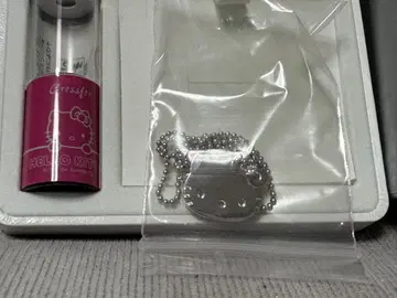 헬로키티 목걸이 실루엣 디자인 크로스포 플레이트