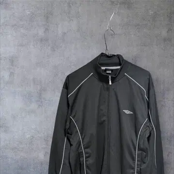 Umbro 블랙 트랙 자켓