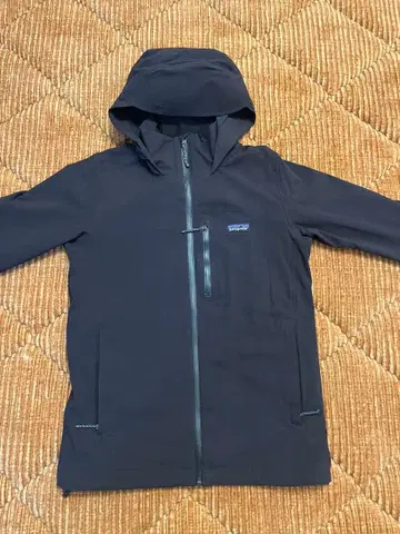 Patagonia 블랙 마운틴 파카