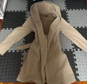 ZARA 베이지 후드 부착 롱 코트