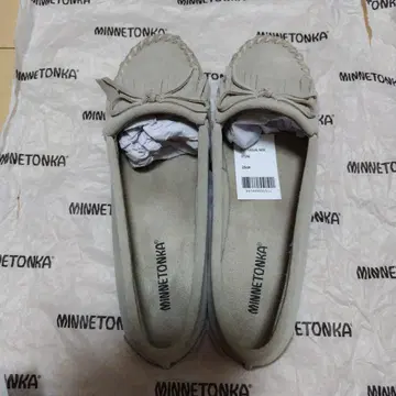 새상품 MINNETONKA 모카신 그레이 스톤 25cm