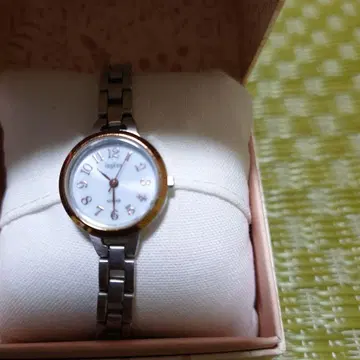 [ 가동 중 ] 앙제 아날로그 손목시계 솔라