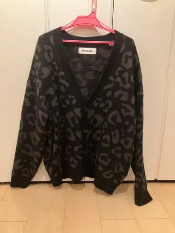 WHITELAND 레오파드 무늬 가디건