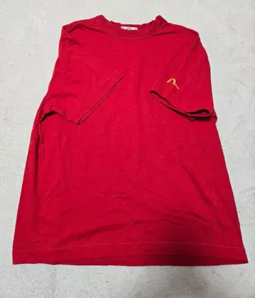 EVISU 빨간색 T셔츠 사이즈 42