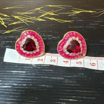 하트형 빨간색 스톤 귀걸이