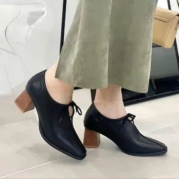 오리엔탈 트래픽 가죽 블랙 레이스업 펌프스 힐