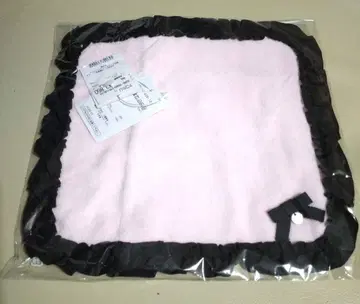 [미개봉] TO BE CHIC 핑크 플리스 타월 손수건 블랙 프릴 포함