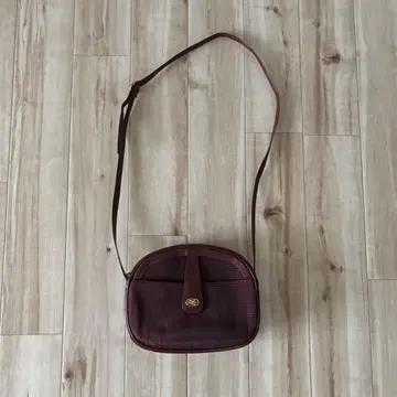 버건디 숄더백