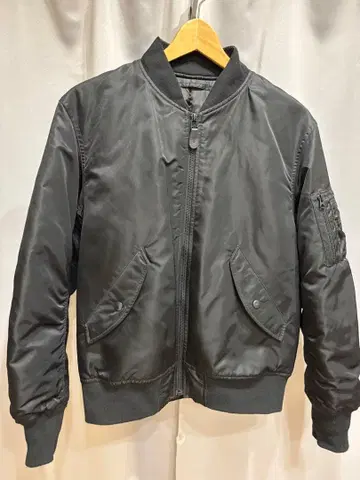 GU MA-1 플라이트 자켓 블랙