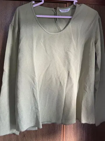 카네코 이사오의 크레이프 원단 블라우스