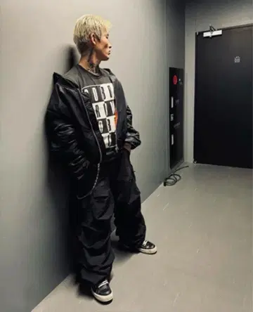 AMNJX 블랙 MA-1 자켓 오렌지 안감 히라모토 렌 착용