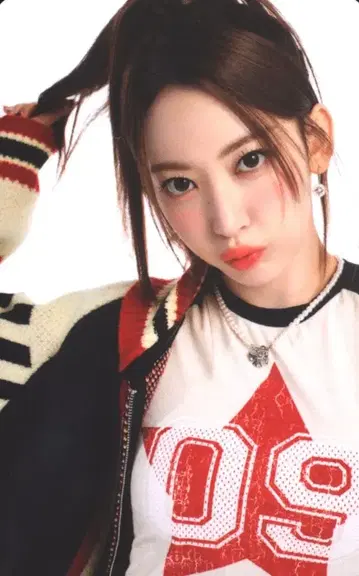 LE SSERAFIM SAKURA FEARNADA 1