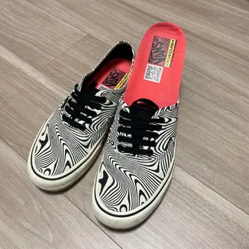 Vans 흑백 파도 무늬 스니커즈