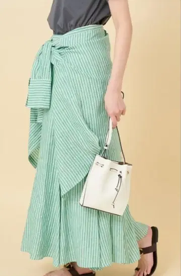 [ 새상품 미사용 ] 언타이틀 드로스트 사코슈