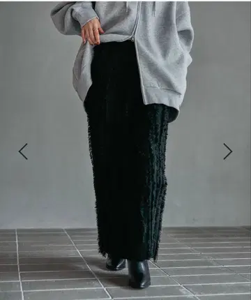 [ 새상품 ] LEPSIM 7게이지 프린지 니트 스커트 블랙