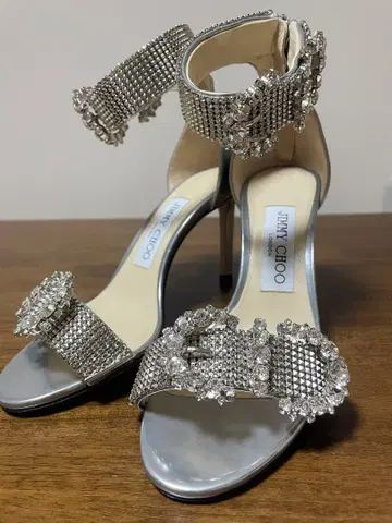 새상품 Jimmy Choo 실버 하이힐 펌프스