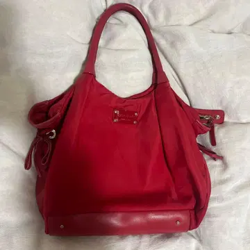 빨간색 토트백 사이드 포켓 포함