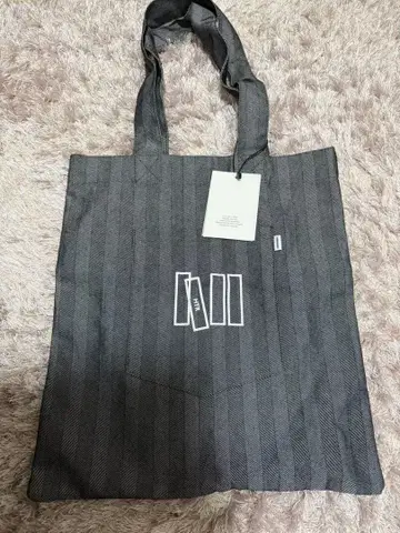 스트라이프 디자인 토트백 그레이