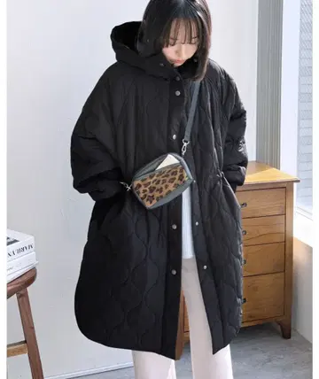 reca 퀼트 후드 부착 코트 블랙