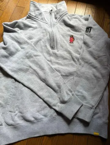 Interbreed의 Funk Bear 하프 지퍼 맨투맨