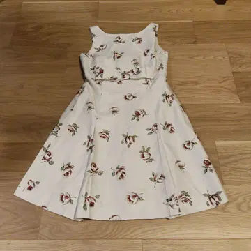 지저스 디아망테 영애 원피스 발도 장미 패턴 오프