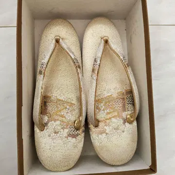 화려한 자수 조리