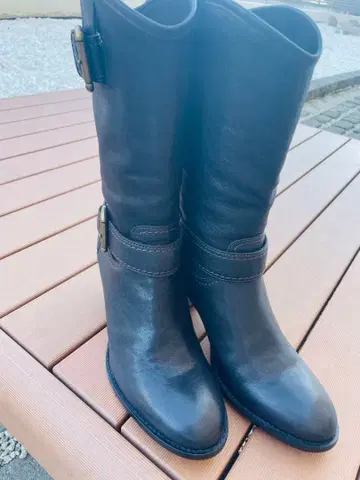 블랙 가죽 부츠